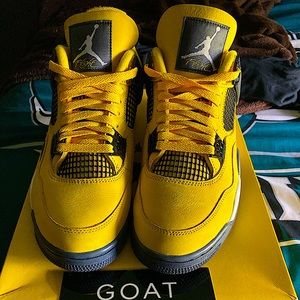 9.5 - Jordan 4 Retro Lightning 2021 - Read Description!